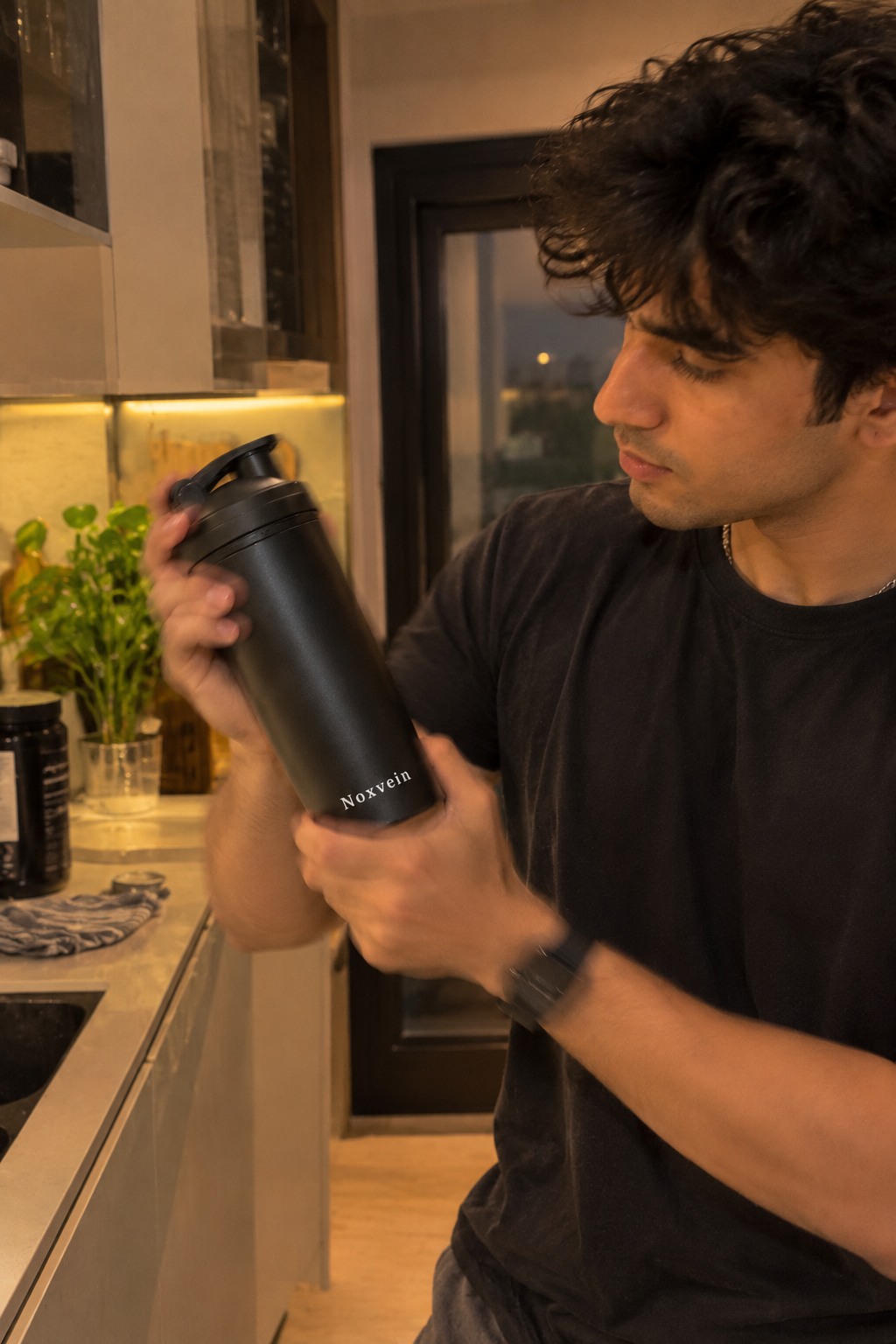 Noxvein Stainless Steel Shaker – 750ml Matte Black